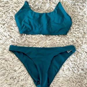 𝑆ℎ𝑒𝑖𝑛 𝐵𝑎𝑡ℎ𝑖𝑛𝑔 𝑆𝑢𝑖𝑡 ♡︎